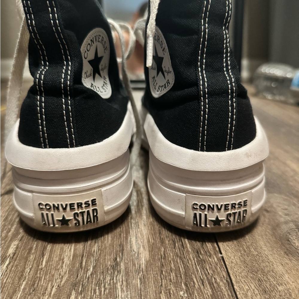 Black hi top Converse SZ 8
